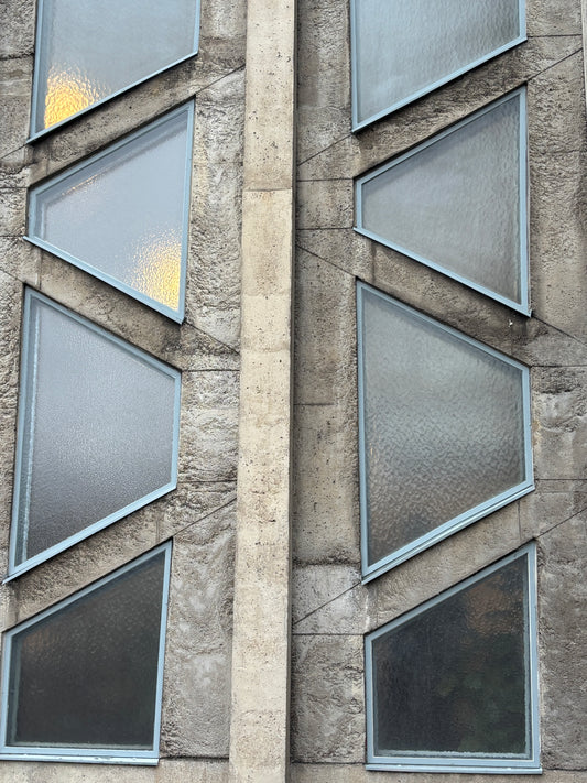 29 March 11-12:30 • Hansaviertel Tour with Maria (in EN)